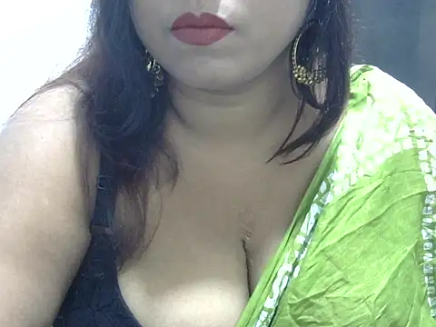 Snapshot of ROSEE_MERRYYYY chatting on 10.14.25 ROSEE MERRYYYY online show from 10.14.25