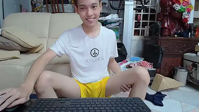 Snapshot of andrewooi chatting on 01.07.25 andrewooi online show from 01.07.25