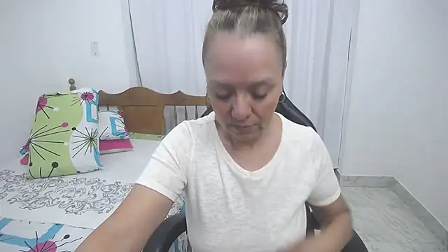 yeslluisa online show from 11.15.25