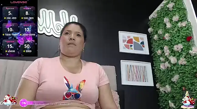 Snapshot of Sharloth_milf chatting on 01.24.25 Sharloth milf online show from 01.24.25