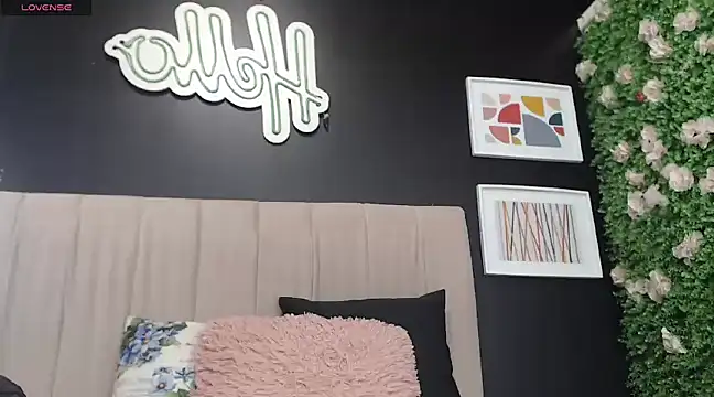 Snapshot of Sharloth_milf chatting on 01.29.25 Sharloth milf online show from 01.29.25