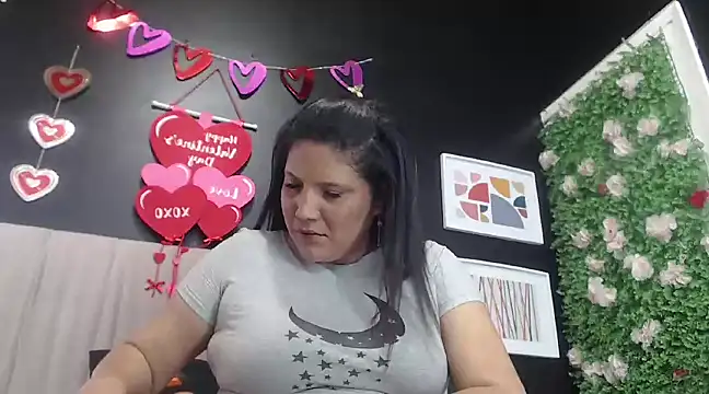 Snapshot of Sharloth_milf chatting on 02.16.25 Sharloth milf online show from 02.16.25