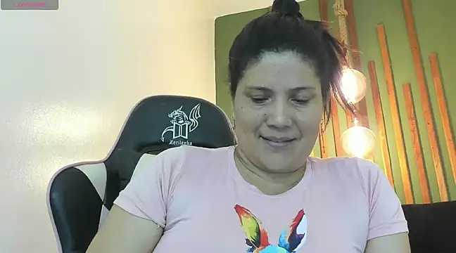 Snapshot of Sharloth_milf chatting on 03.11.25 Sharloth milf online show from 03.11.25