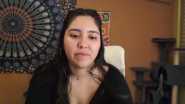 Snapshot of IntimateTales chatting on 12.19.24 IntimateTales online show from 12.19.24