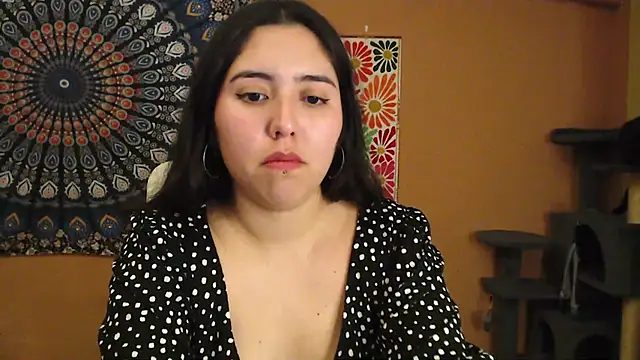 Snapshot of IntimateTales chatting on 01.05.25 IntimateTales online show from 01.05.25