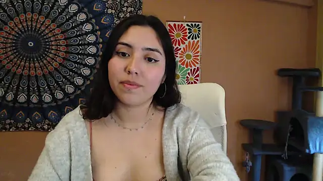 Snapshot of IntimateTales chatting on 01.10.25 IntimateTales online show from 01.10.25