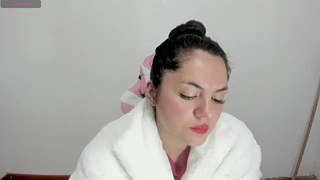 Snapshot of Anal_Milky_Momma chatting on 01.16.25 Anal Milky Momma online show from 01.16.25