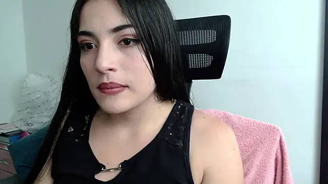 Snapshot of Honey_Aynur20 chatting on 12.28.24 Honey Aynur20 online show from 12.28.24