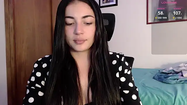 Snapshot of Honey_Aynur20 chatting on 09.17.25 Honey Aynur20 online show from 09.17.25