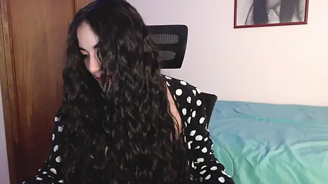 Snapshot of Honey_Aynur20 chatting on 09.18.25 Honey Aynur20 online show from 09.18.25