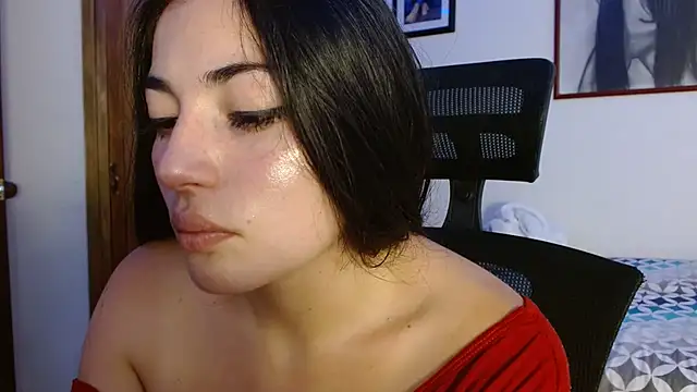 Snapshot of Honey_Aynur20 chatting on 10.24.25 Honey Aynur20 online show from 10.24.25