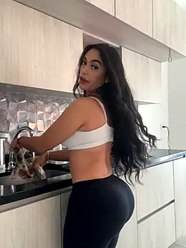 Snapshot of emma_andrew1 chatting on 11.23.25 emma andrew1 online show from 11.23.25