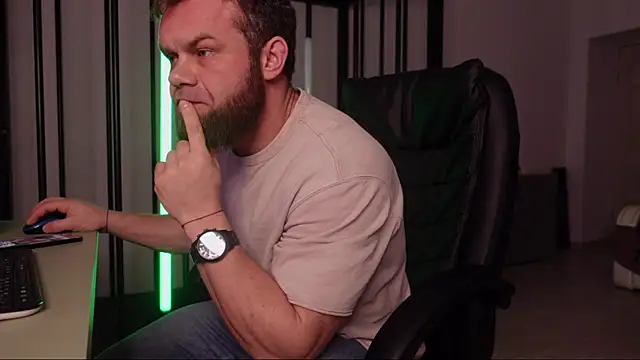 Snapshot of Tommy_Burnz chatting on 01.09.25 Tommy Burnz online show from 01.09.25