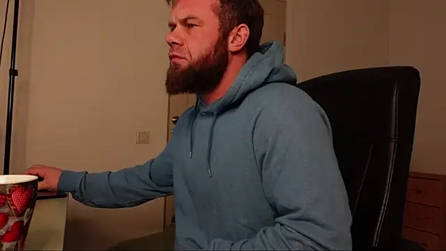 Snapshot of Tommy_Burnz chatting on 01.12.25 Tommy Burnz online show from 01.12.25