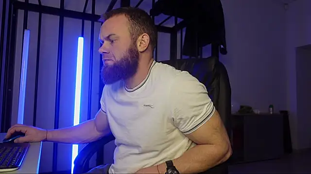 Snapshot of Tommy_Burnz chatting on 01.21.25 Tommy Burnz online show from 01.21.25