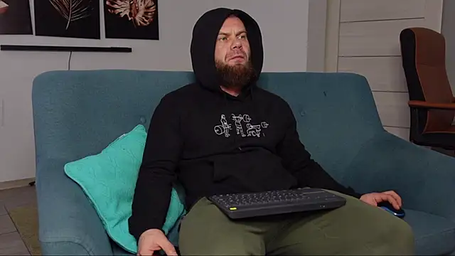 Snapshot of Tommy_Burnz chatting on 03.19.25 Tommy Burnz online show from 03.19.25