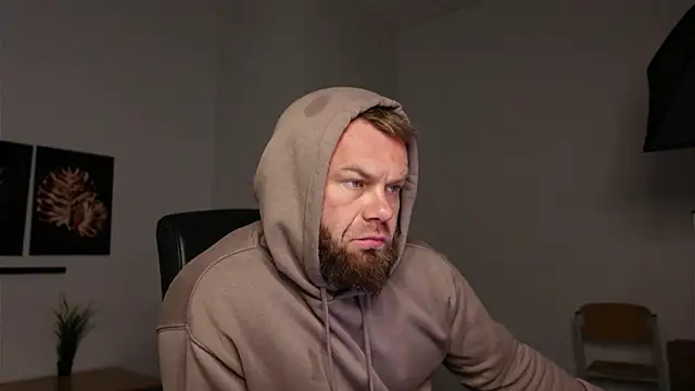 Snapshot of Tommy_Burnz chatting on 09.25.25 Tommy Burnz online show from 09.25.25