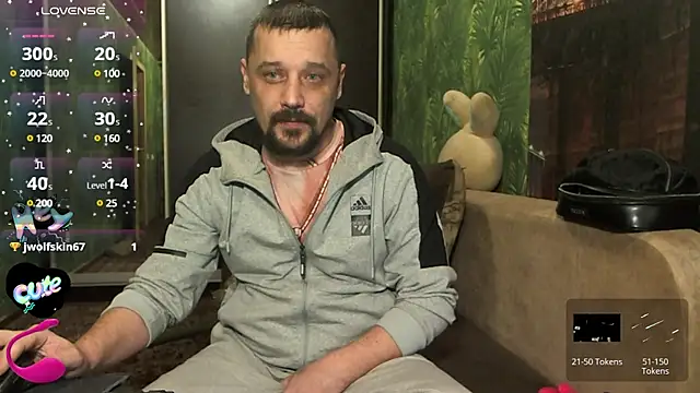 Snapshot of DanielOhCool chatting on 12.23.24 DanielOhCool online show from 12.23.24