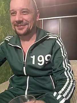 Snapshot of DanielOhCool chatting on 01.27.25 DanielOhCool online show from 01.27.25