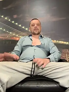 Snapshot of DanielOhCool chatting on 02.28.25 DanielOhCool online show from 02.28.25