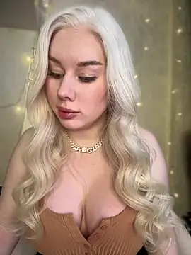 LaraHollywood online show from 01.30.25