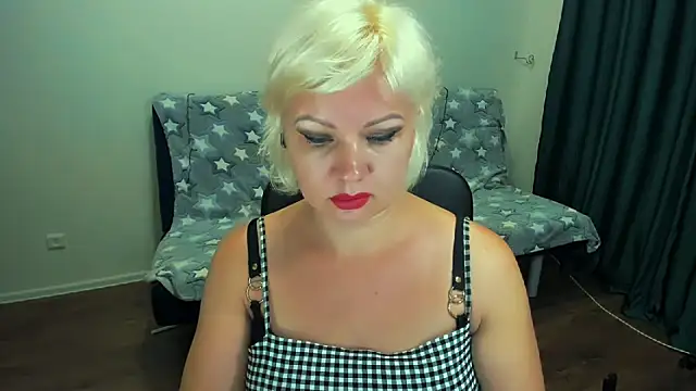 Snapshot of Angelaroberti3 chatting on 09.26.25 Angelaroberti3 online show from 09.26.25