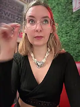 Snapshot of The_Snowwhitee chatting on 12.07.24 The Snowwhitee online show from 12.07.24