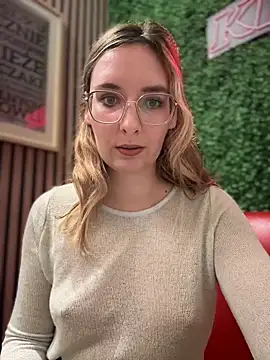 Snapshot of The_Snowwhitee chatting on 12.07.24 The Snowwhitee online show from 12.07.24