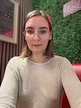 Snapshot of The_Snowwhitee chatting on 12.20.24 The Snowwhitee online show from 12.20.24