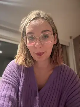 Snapshot of The_Snowwhitee chatting on 12.28.24 The Snowwhitee online show from 12.28.24