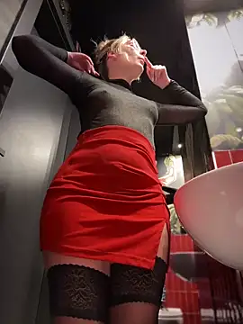 Snapshot of The_Snowwhitee chatting on 02.19.25 The Snowwhitee online show from 02.19.25