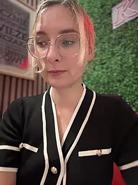 Snapshot of The_Snowwhitee chatting on 03.13.25 The Snowwhitee online show from 03.13.25