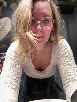 Snapshot of The_Snowwhitee chatting on 03.15.25 The Snowwhitee online show from 03.15.25