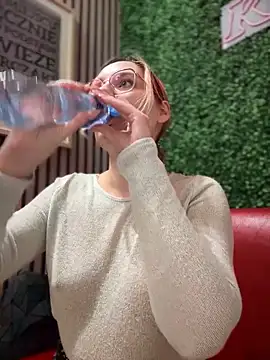 Snapshot of The_Snowwhitee chatting on 03.18.25 The Snowwhitee online show from 03.18.25