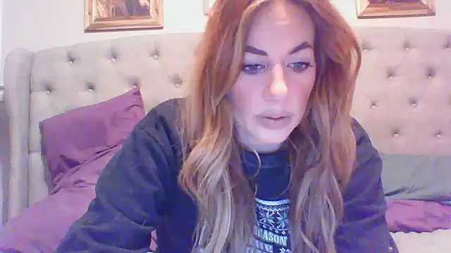 Snapshot of Rhodesxox chatting on 01.08.25 Rhodesxox online show from 01.08.25