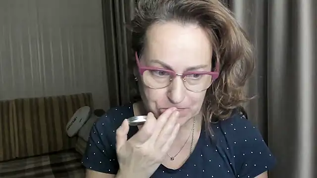 lauraoven online show from 01.15.25