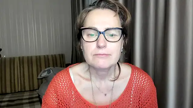 lauraoven online show from 02.10.25