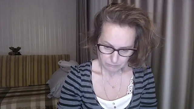 lauraoven online show from 02.17.25