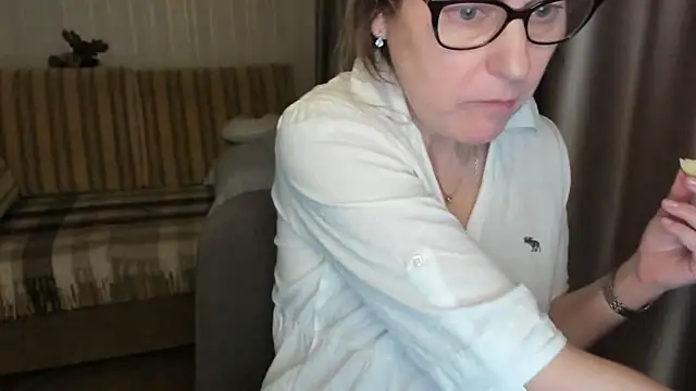 lauraoven online show from 03.04.25