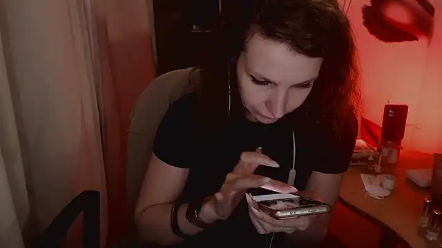 Snapshot of JohansonKatie chatting on 01.12.25 JohansonKatie online show from 01.12.25