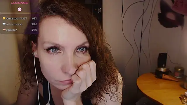 Snapshot of JohansonKatie chatting on 02.02.25 JohansonKatie online show from 02.02.25