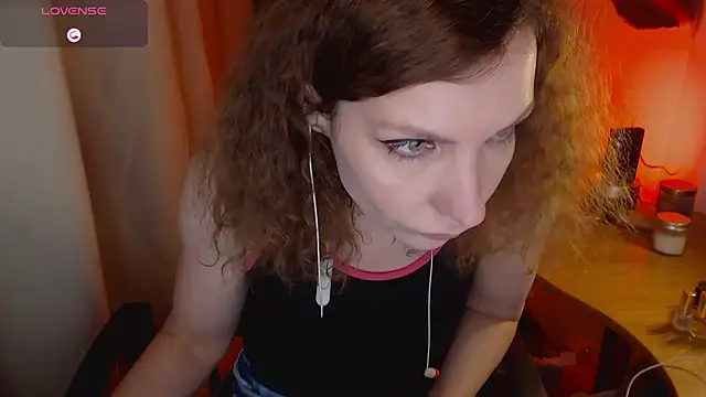 Snapshot of JohansonKatie chatting on 02.06.25 JohansonKatie online show from 02.06.25