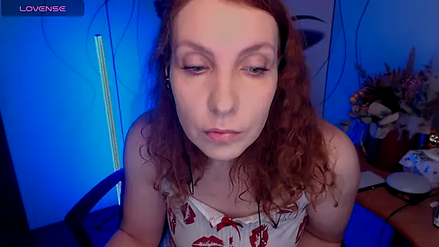 Snapshot of JohansonKatie chatting on 10.31.25 JohansonKatie online show from 10.31.25