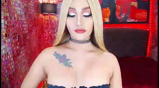 Snapshot of KylieMaxwellCaulfield_TS chatting on 03.03.25 KylieMaxwellCaulfield TS online show from 03.03.25