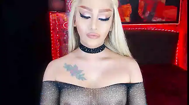 Snapshot of KylieMaxwellCaulfield_TS chatting on 03.22.25 KylieMaxwellCaulfield TS online show from 03.22.25