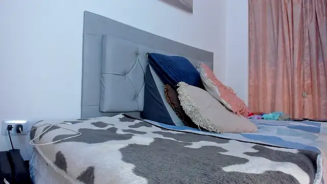 Snapshot of Idaly_Johnson chatting on 09.20.25 Idaly Johnson online show from 09.20.25