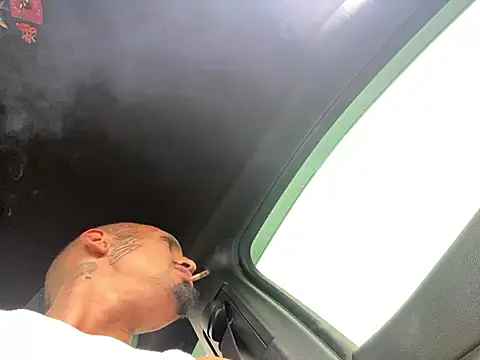 Snapshot of Prettyboiflaco chatting on 03.04.25 Prettyboiflaco online show from 03.04.25