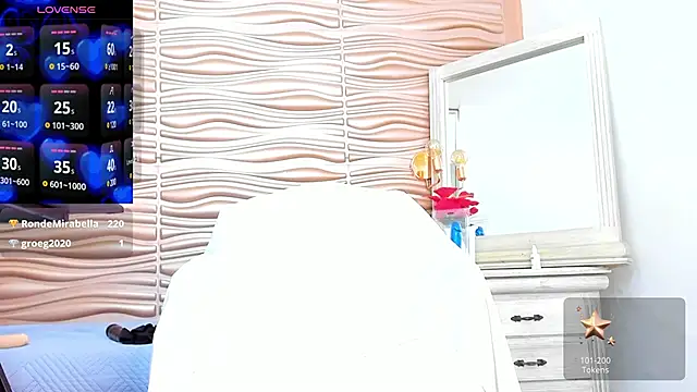 Snapshot of mia_pineda chatting on 02.17.25 mia pineda online show from 02.17.25