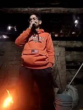 SunnyleoneBG online show from 12.20.24