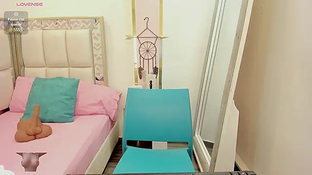 Oriana Davis1 online show from 02.10.25